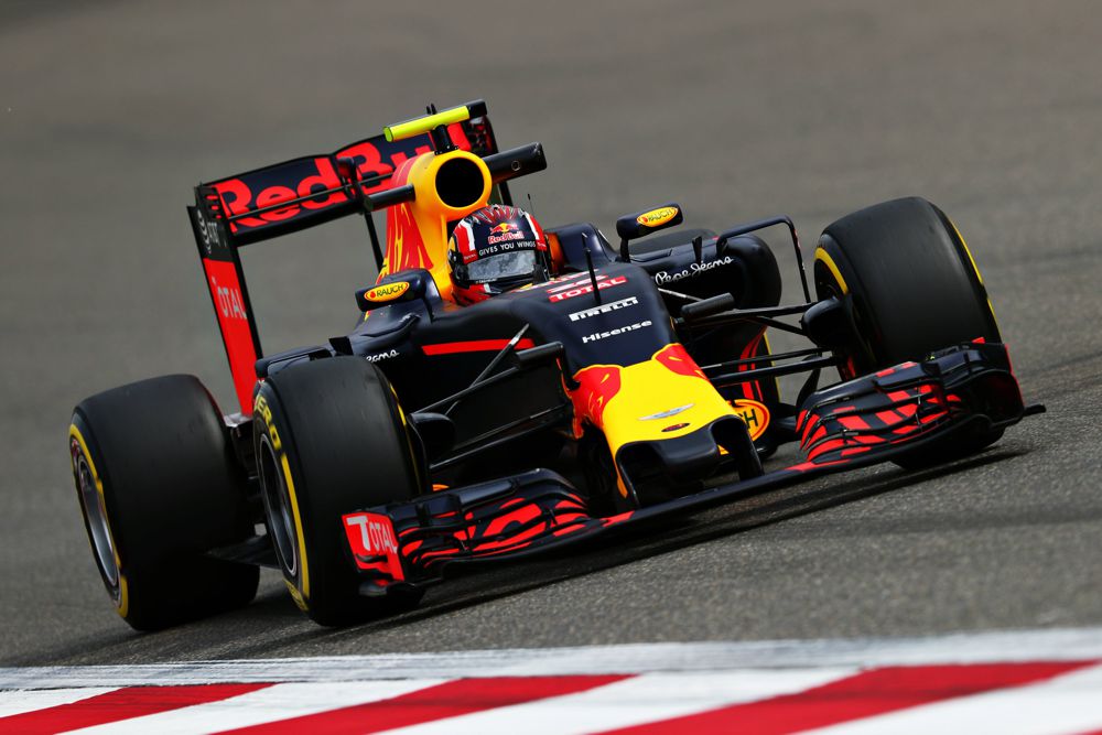 „Red Bull“ nusiteikusi apkartinti „Ferrari“ ekipai gyvenimą