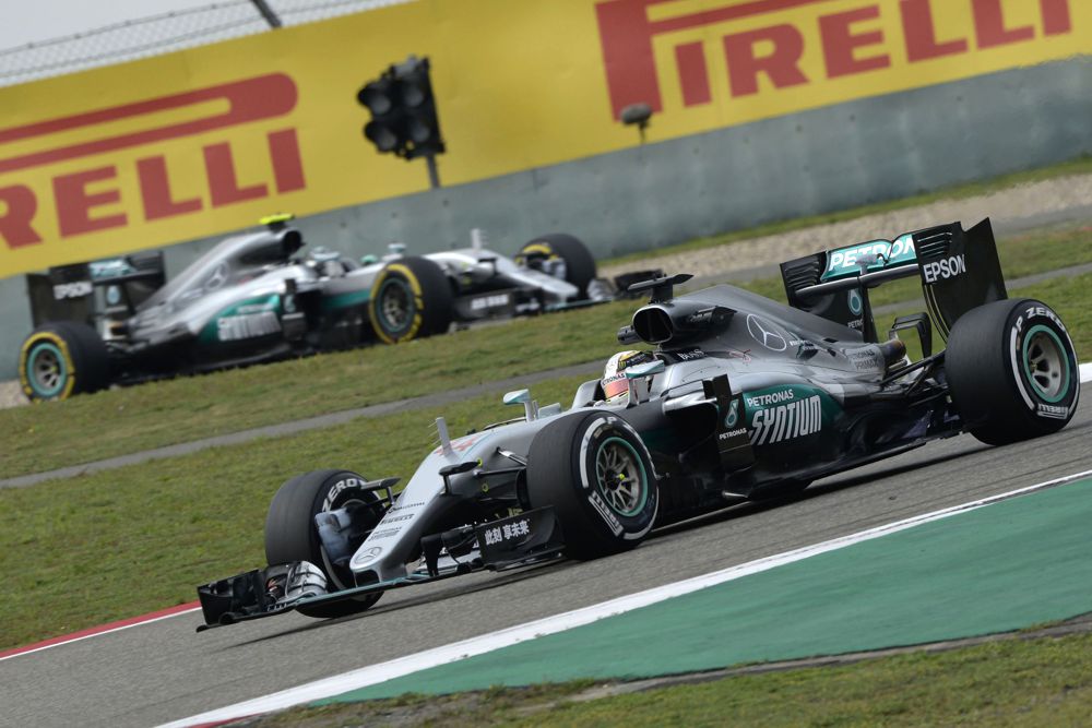 L. Hamiltonas lenktynes Kinijoje pradės su nauju varikliu