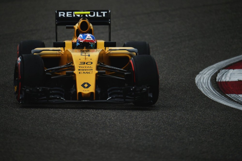 „Renault“ patvirtino patobulinusi variklį prieš Bahreino GP
