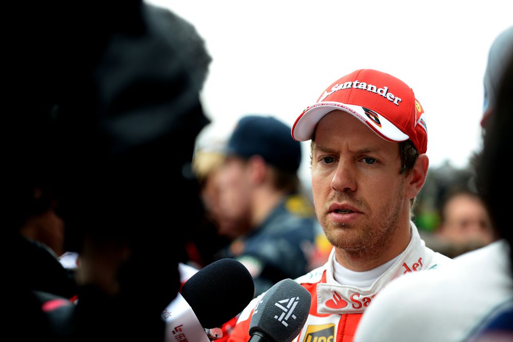 S. Vettelis nepatenkinas „torpedos“ D. Kvyato veiksmais