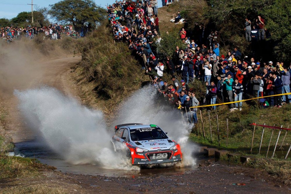 WRC. Argentinoje J.-M. Latvala patyrė avariją, pirmauja H. Paddonas