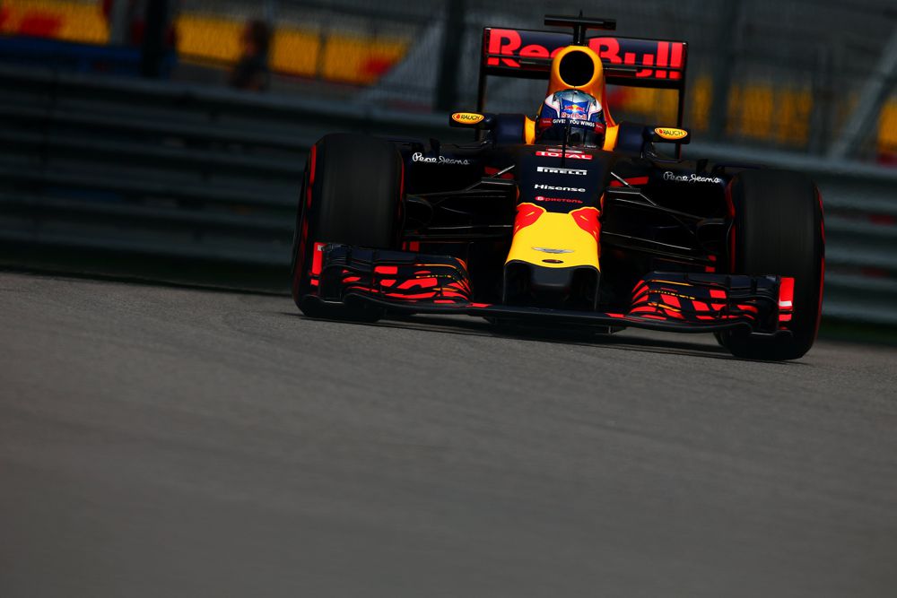 D. Ricciardo lenktynėse tikisi įveikti „Williams“ pilotus