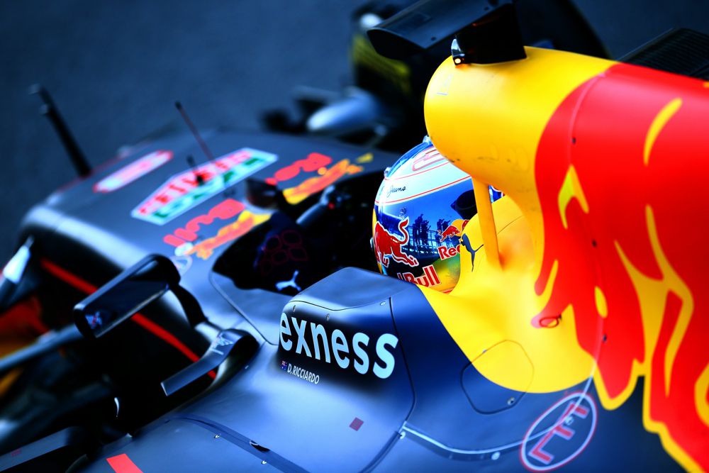 „Red Bull“ tikisi su atnaujintu „Renault“ varikliu kovoti dėl pergalių