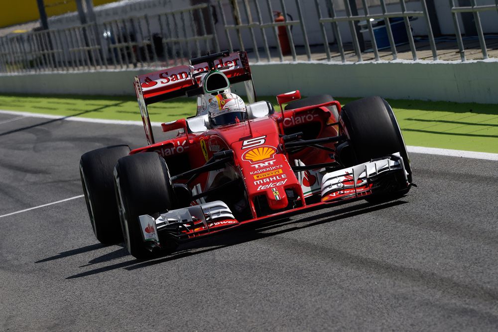 S. Vettelis greičiausias pirmąją bandymų dieną Barselonoje