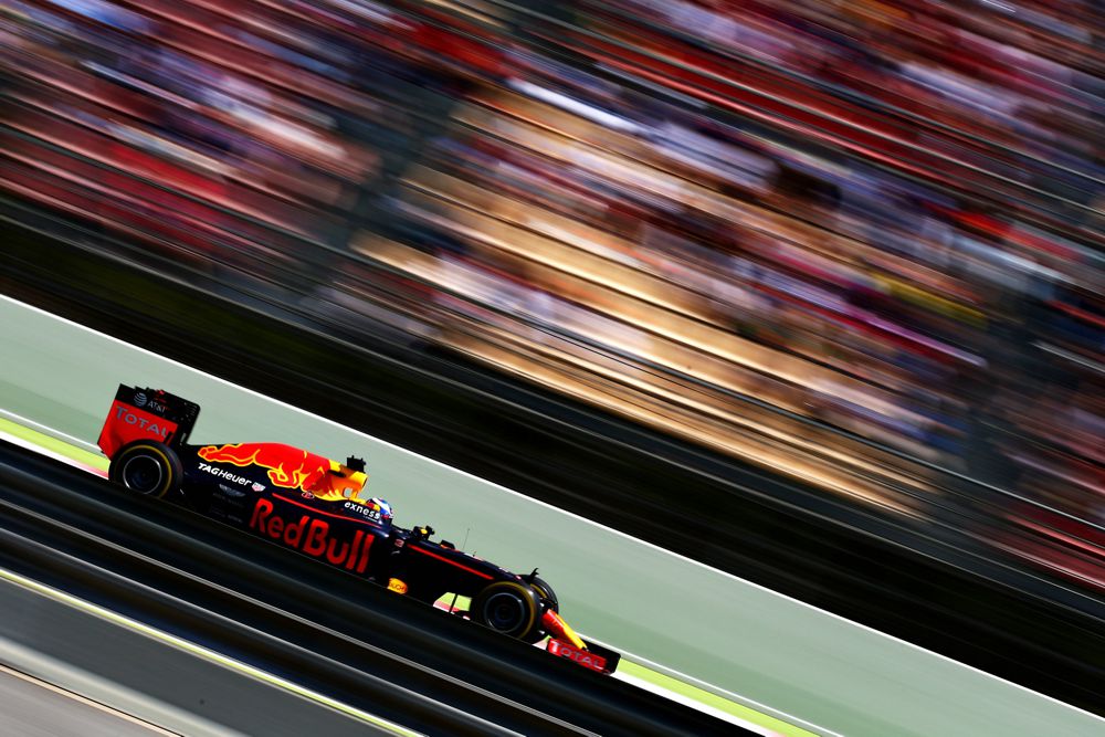 Su patobulintu „Renault“ varikliu „Red Bull“ planuoja rimčiau pasipriešinti „Ferrari“ komandai