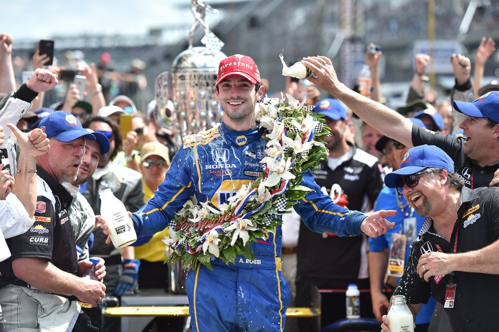 IndyCar. 100-osiose „Indy 500“ lenktynėse - naujoko A. Rossi triumfas