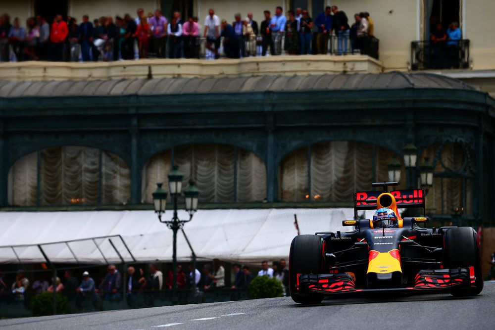 „Red Bull“: „Renault“ variklis turėtų labiau atsiskleisti Kanadoje, Baku