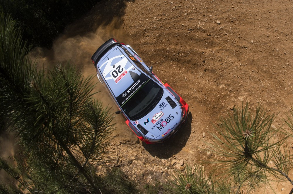 WRC. T. Neuville‘is išlieka Italijos ralio lyderiu