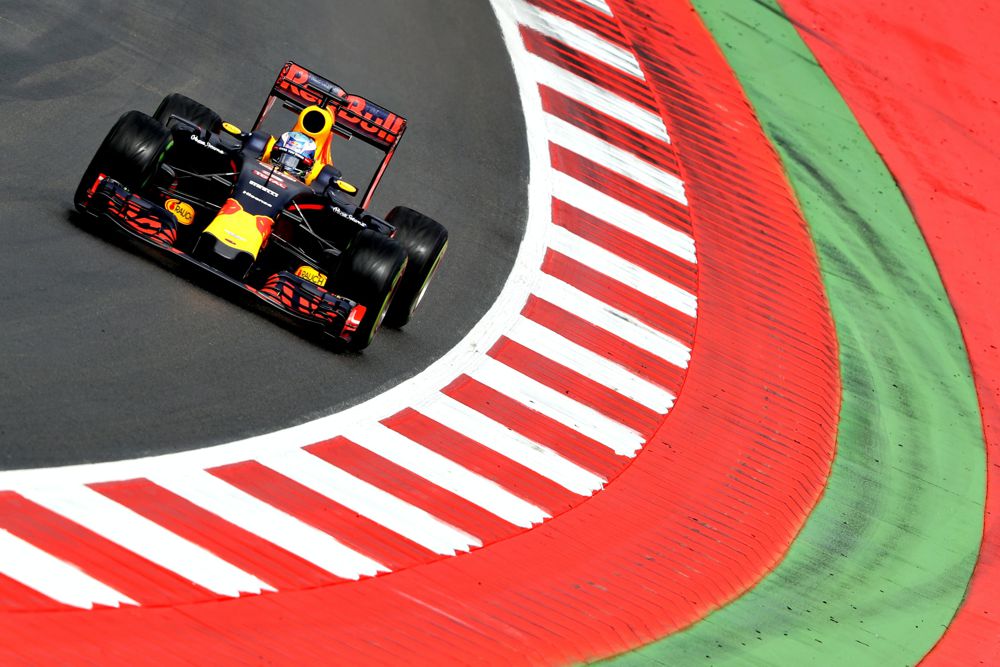 D. Ricciardo: tiesiojoje man trūko greičio
