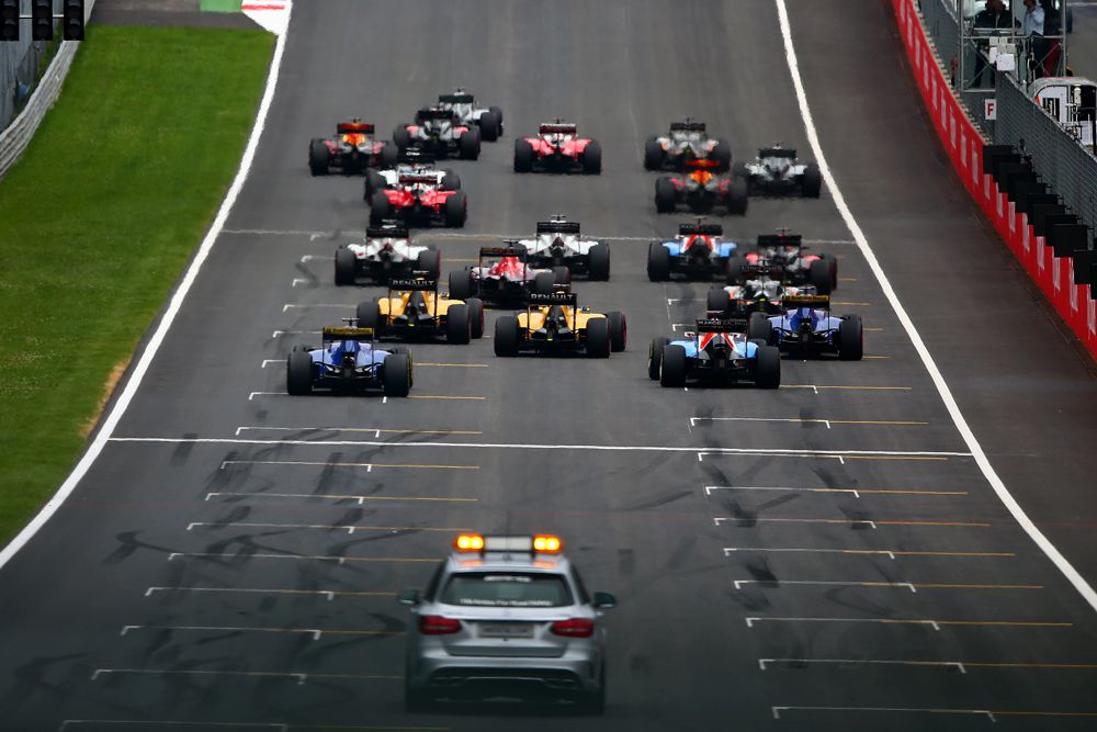 FIA įspėjo komandas dėl starto procedūros