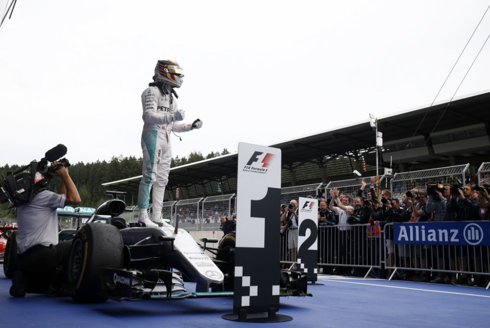 „Mercedes“ vadovybė leido pilotams toliau kovoti tarpusavyje