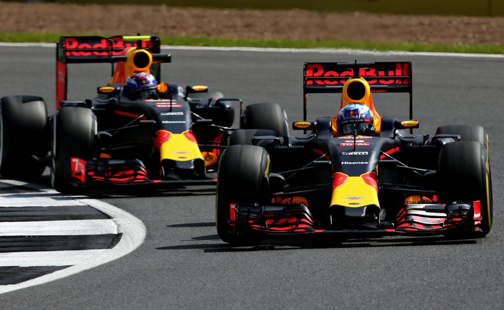 P. Lowe: „Renault“ jėgainė netrukdo „Red Bull“ pilotams važiuoti greičiau