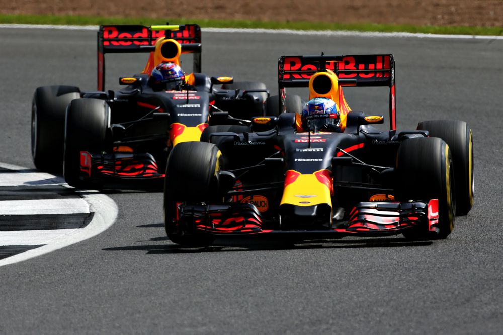 „Red Bull“, „Force India“ pilotai ir V. Bottas gali startuoti iš rikiuotės galo