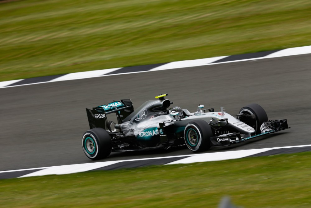 Teisėjai N. Rosbergui skyrė 10 sek. baudą