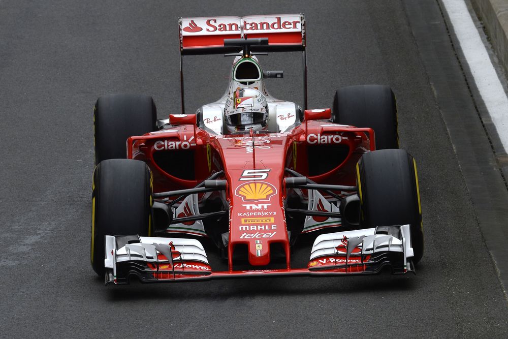 S. Vettelis: „Mercedes“ pilotai - favoritai nugalėti lenktynėse