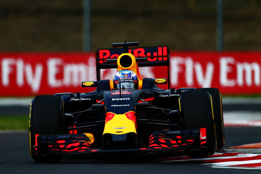 D. Ricciardo džiaugiasi atlaikęs S. Vettelio spaudimą