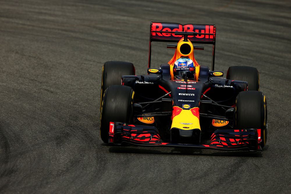 D. Ricciardo lenktynėse tikisi stoti į kovą su „Mercedes“ pilotais