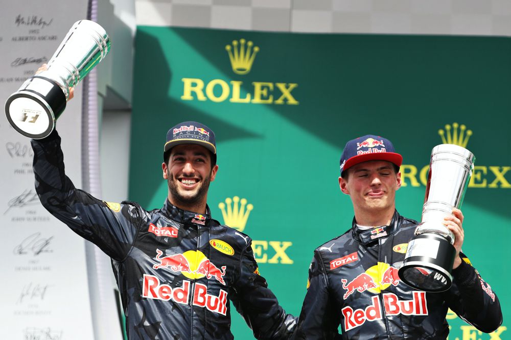 M. Verstappenas: D. Ricciardo derėjo likti „Red Bull“ komandoje