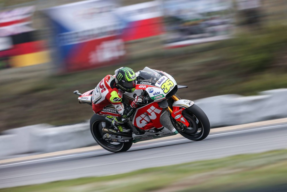 MotoGP. Čekijoje vykusiose lenktynėse - pirmoji C. Crutchlow pergalė