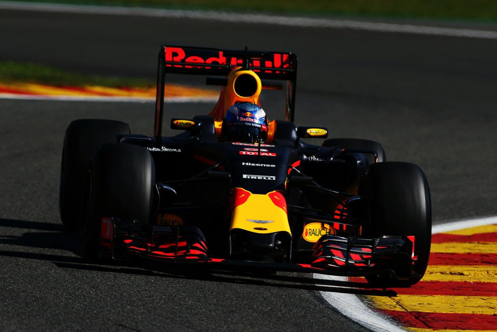 D. Ricciardo: L. Hamiltonas lenktynėse nepavys lyderių