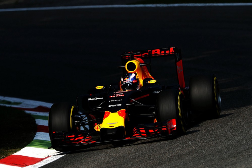 D. Ricciardo džiaugasi lenktynėse aplenkęs V. Bottą