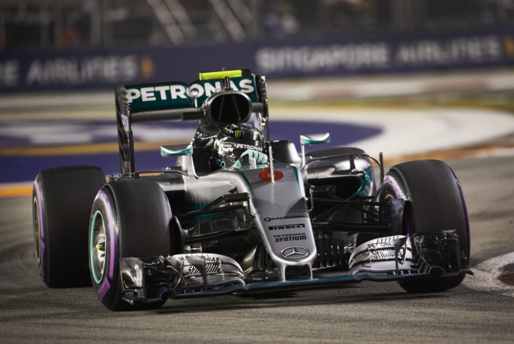 Singapūro GP triumfavo N. Rosbergas