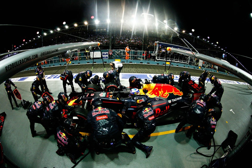 „Red Bull“ ruošia dokumentinį filmą apie sustojimus boksuose