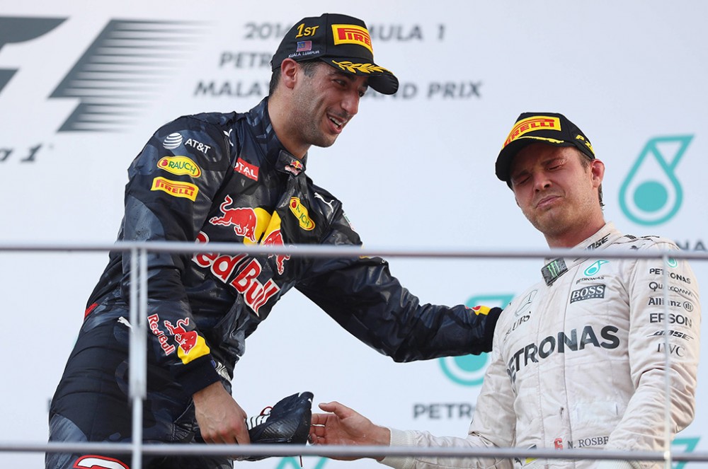 Pergalės šampanas iš D. Ricciardo bato patiko ne visiems