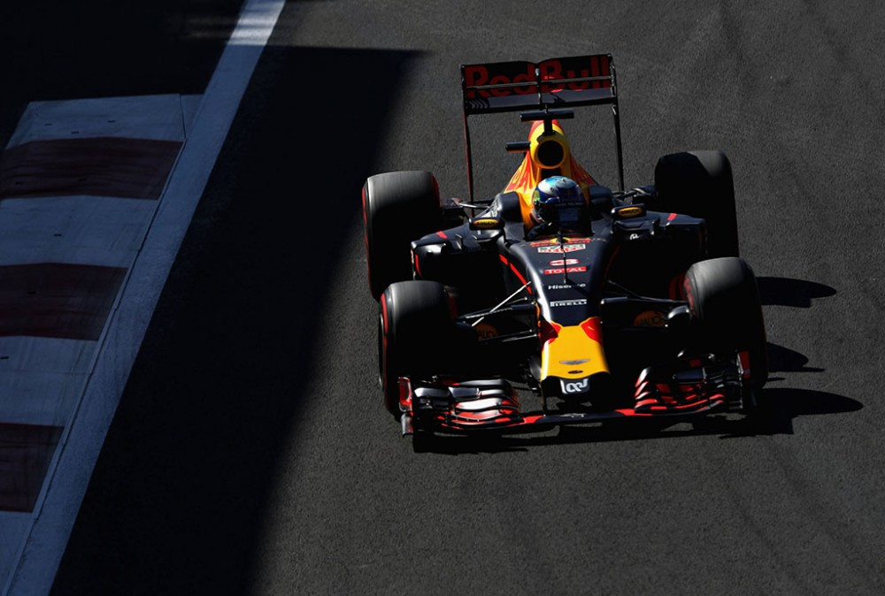 D. Ricciardo: teisėjai turėjo nubausti L. Hamiltoną ir S. Vettelį