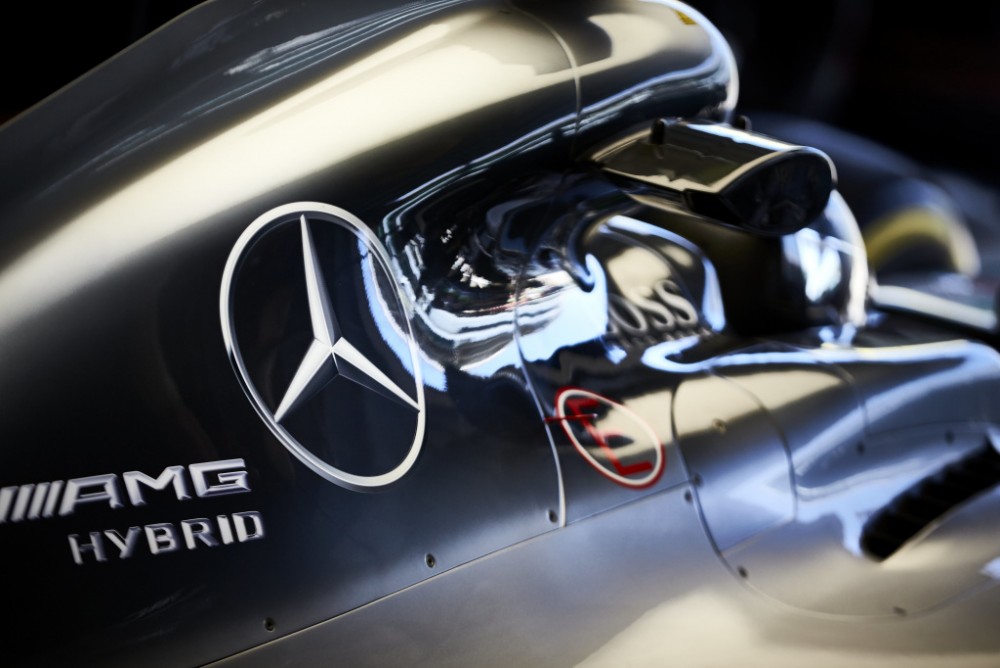 „Mercedes“ kvies V. Rossį ir S. Ogier išbandyti F-1 bolidą