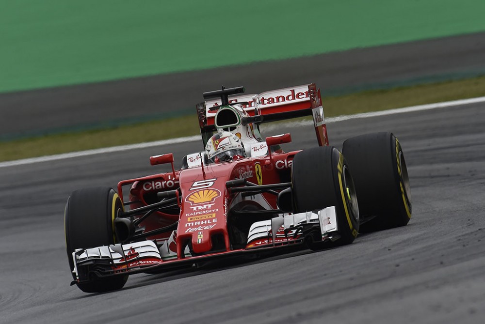 S. Vettelis nepatenkintas M. Verstappeno elgesiu