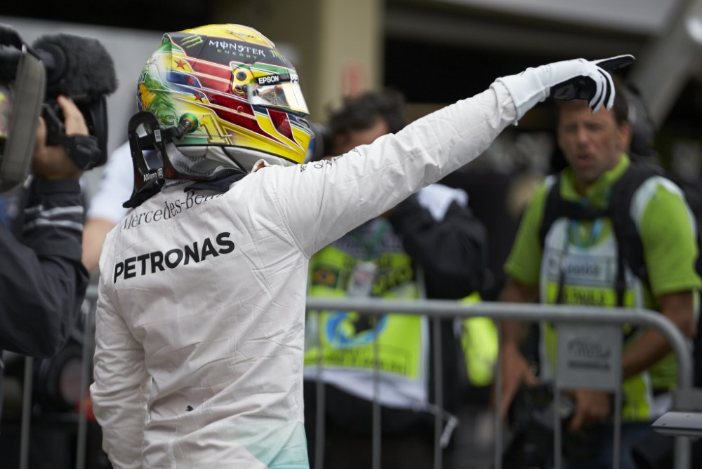 Chaotiškose Brazilijos GP lenktynėse - L. Hamiltono pergalė