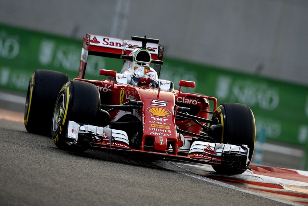 S. Vettelis kaltina L. Hamiltoną „nešvariais žaidimais“