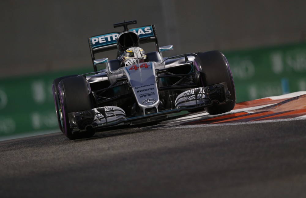 Paskutinėje sezono kvalifikacijoje „pole“ iškovojo L. Hamiltonas