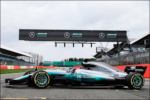 „Mercedes“ pristatė naująjį W08 bolidą
