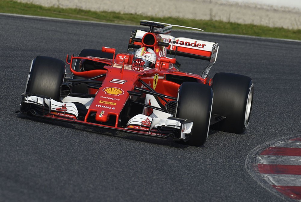 L. Hamiltonas: „Ferrari“ - 2017 m. sezono favoritė