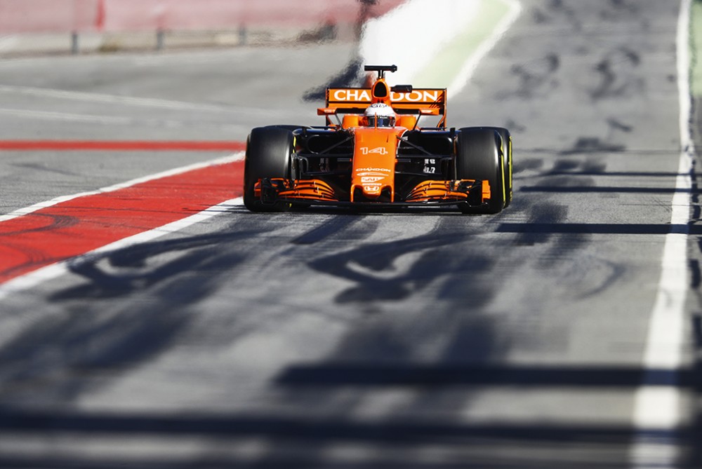 M. Brundle: F. Alonso pabandys pereiti į „Mercedes“