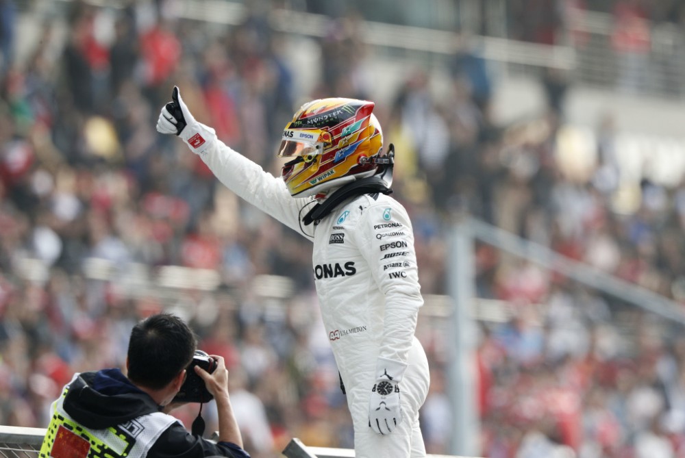 Kinijoje pirmąją pergalę sezono iškovojo L. Hamiltonas
