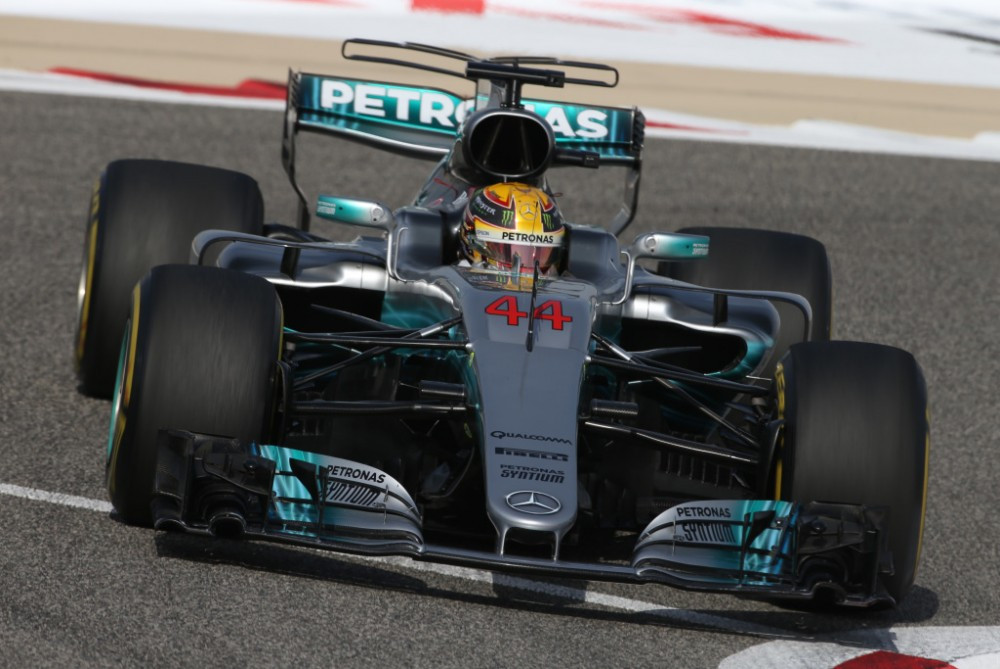 L. Hamiltonas: „Mercedes“ ir „Ferrari“ žengė identiškus žingsnius į priekį