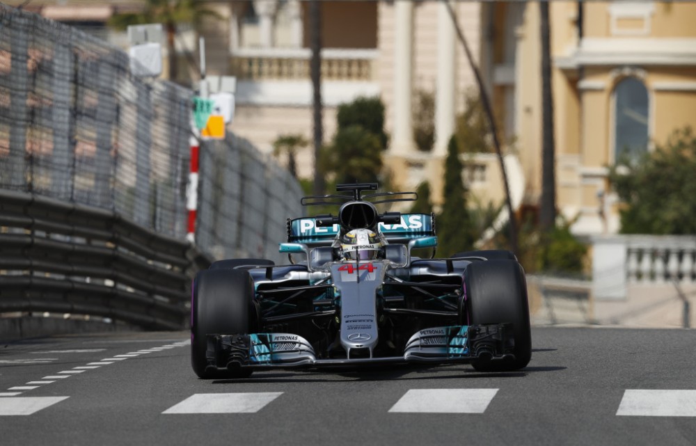 „Mercedes“ kaltina bolido paruošimą dėl L. Hamiltono katastrofiškos kvalifikacijos