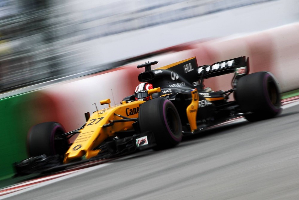 „Renault“: nematome jokių gerų priežasčių kopijuoti „Mercedes“ variklį
