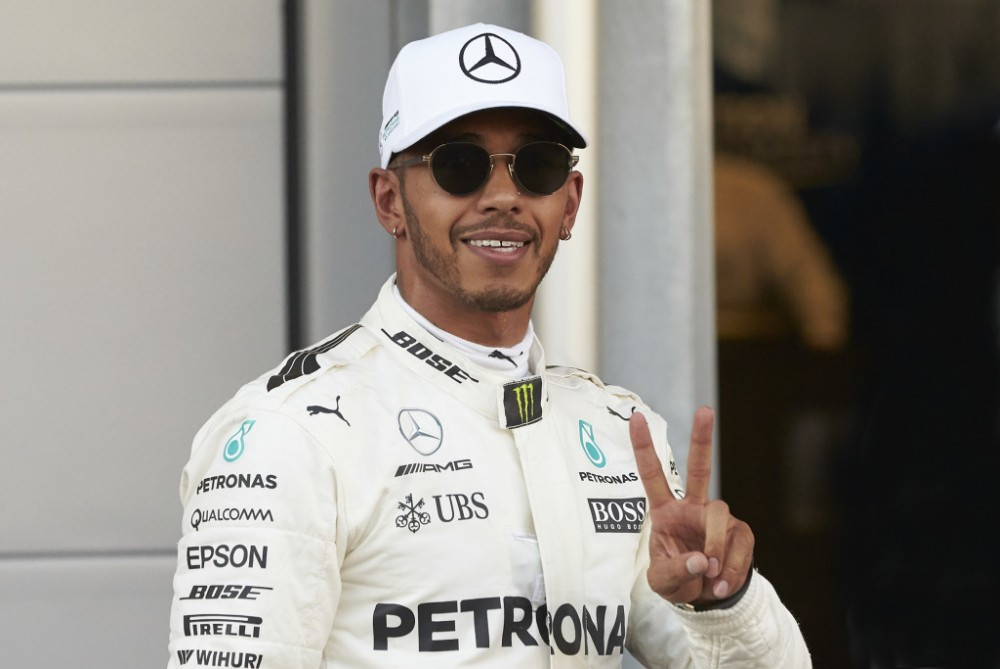 L. Hamiltonas: „Mercedes“ palikčiau nebent dėl „Williams“ arba „Ferrari“