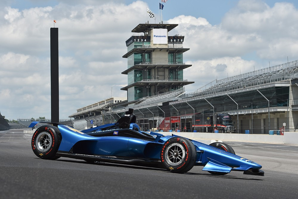 IndyCar. „IndyCar“ pristatė 2018 m. bolidą