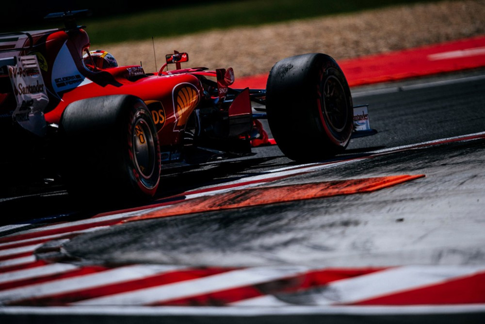 „Ferrari“ variklio galia stengiasi nenusileisti „Mercedes“