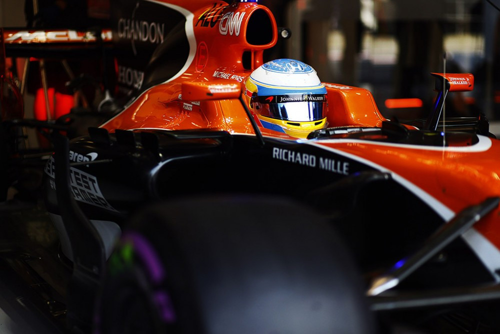 F. Alonso suklaidino „Honda“ sistemą „Pouhon“ posūkyje
