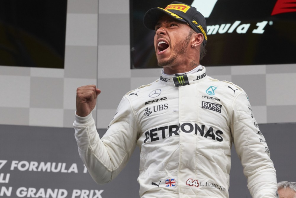 F-1 žurnalistai: L. Hamiltonas būtų tapęs čempionu ir su „Ferrari“ bolidu