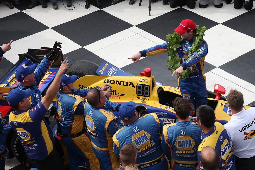 IndyCar. Pocono ovale dominavo A. Rossi