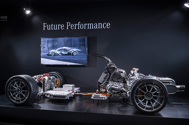 „Mercedes“ pristato superautomobilį „Project One“