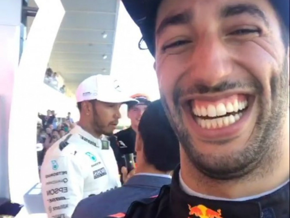 D. Ricciardo tinkamai pasinaudojo L. Hamiltono telefonu