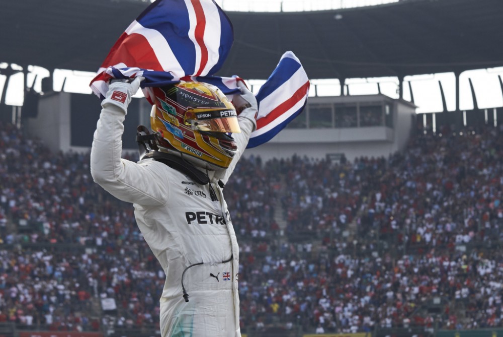 L. Hamiltonas kontraktą su „Mercedes“ jau tikisi pratęsti iki pirmų lenktynių 